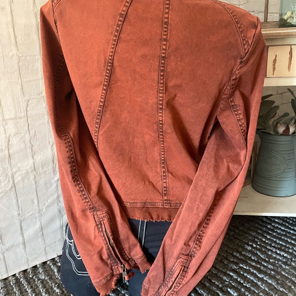 Free People Collapsing Twill Raw EdgeJacket Multifunctional S NWT! - Picture 3 of 13